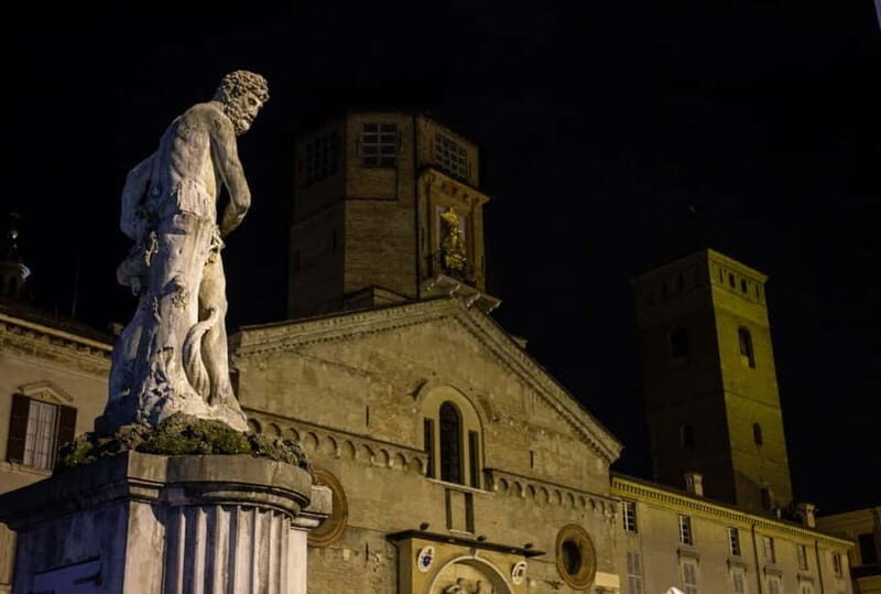La Reggio Noire: a tour of the crime stories of the past by Night. - Exploring the Dark Side of Reggio Emilia: La Reggio Noire Night Tour