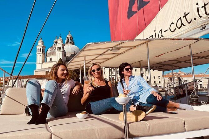 la-serenissima-lagoon-cruise-on-catamaran-with-classical-music-2