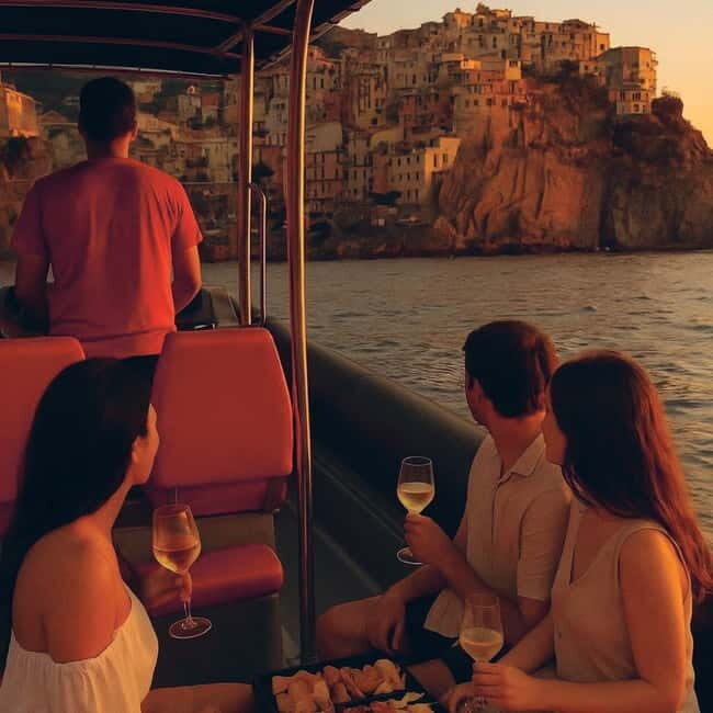 La Spezia: Cinque Terre Sunset Boat Tour with Appetizers - What to Expect on this Cinque Terre Sunset Boat Tour