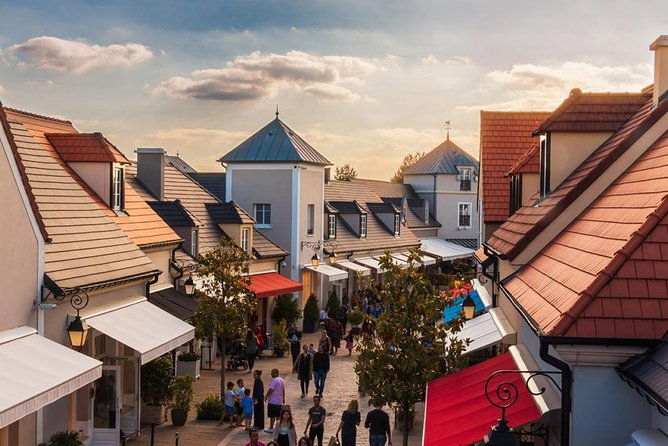 la-vallee-village-parisian-relaxation-shopping-spot-private-tour