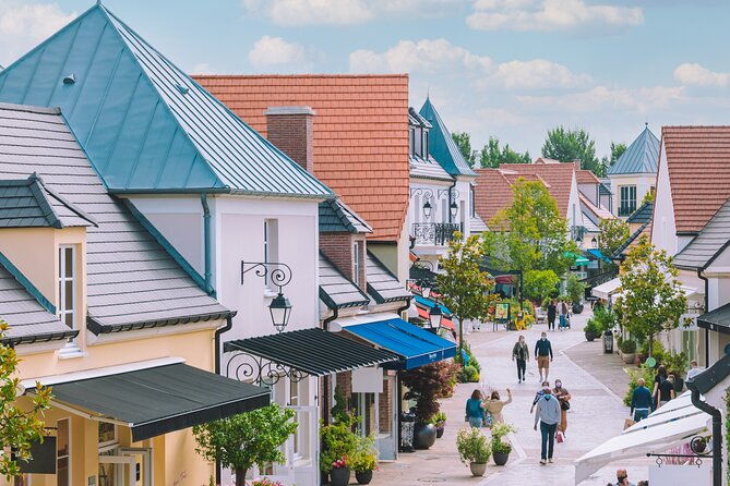 la-vallee-village-shopping-outlet-by-luxury-transport-from-paris