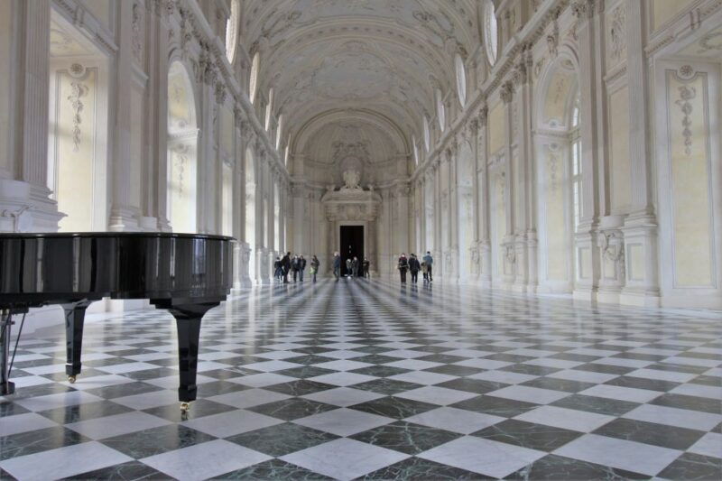 la-venaria-reale-entry-ticket-and-hop-on-hop-off-bus-tour