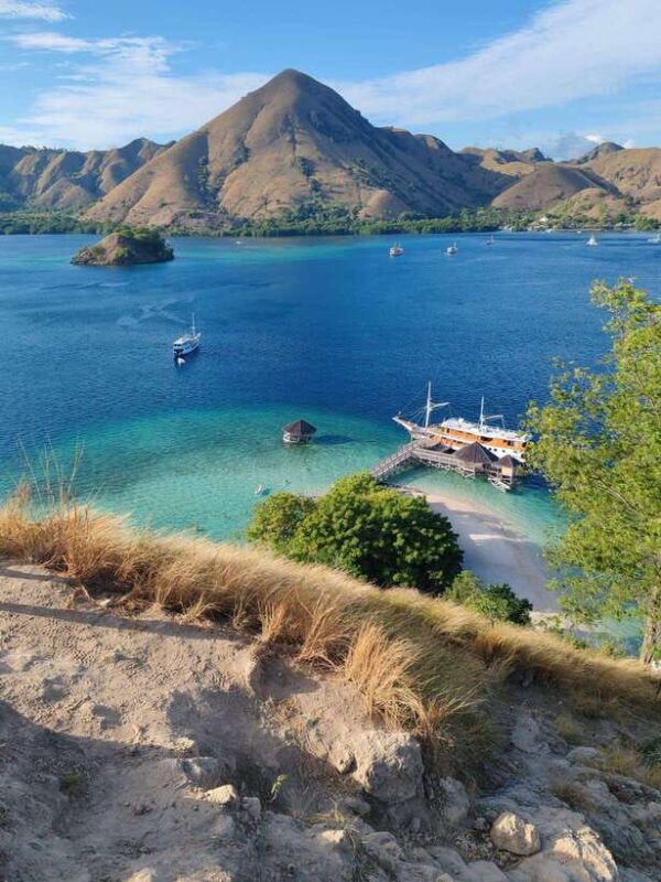 labuan-bajo-komodo-and-pink-beach-2-day-shared-boat-tour