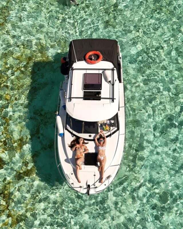 Labuan Bajo: Private Komodo & Island-Hop Yacht w/ Snorkel - Key Points