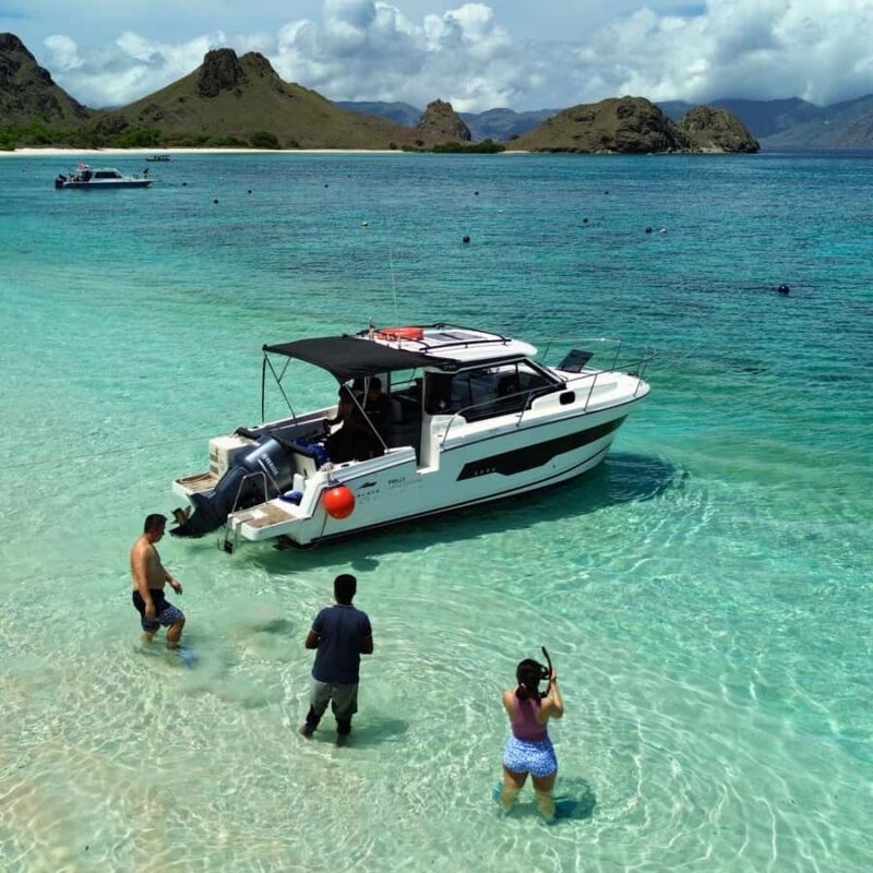 Labuan Bajo: Private Yacht Komodo Islands & Manta Snorkel - Key Points