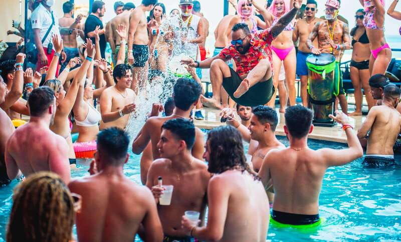 ladies-beach-party-coco-bongo