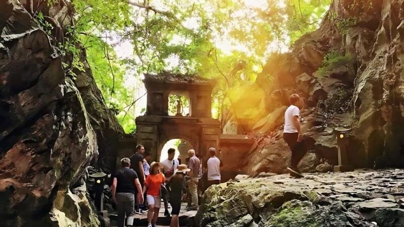 lady-buddha-marble-mountains-and-am-phu-cave-in-da-nang