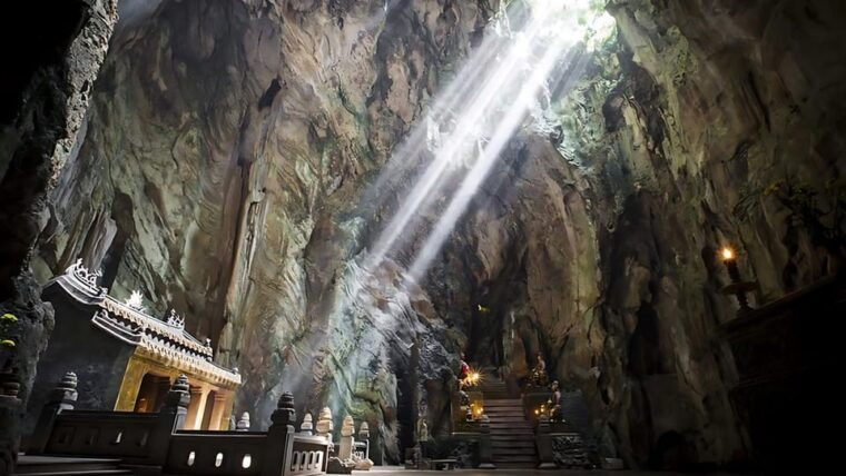 lady-buddha-marble-mountains-and-am-phu-cave-in-da-nang