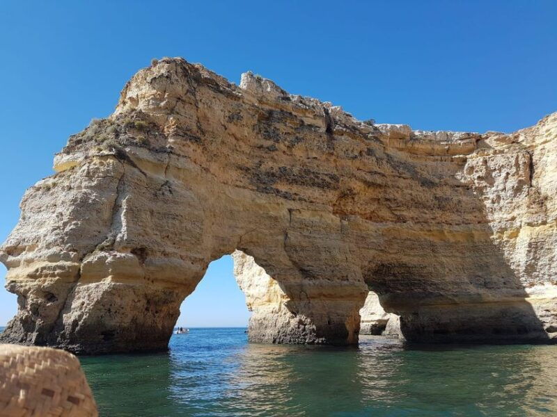 lagoa-benagil-caves-kayaking-tour