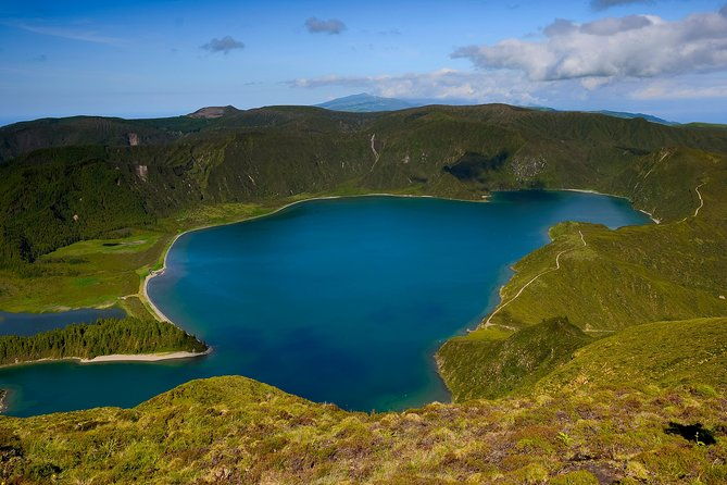lagoa-do-fogo-volcano-and-caldeira-velha-hot-springs