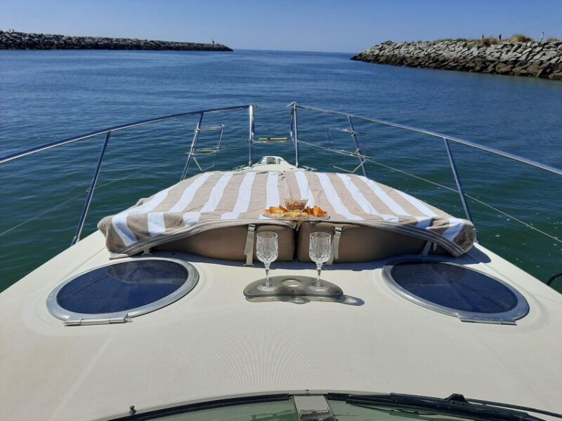lagos-2-hour-private-luxury-cruise-to-ponta-da-piedade