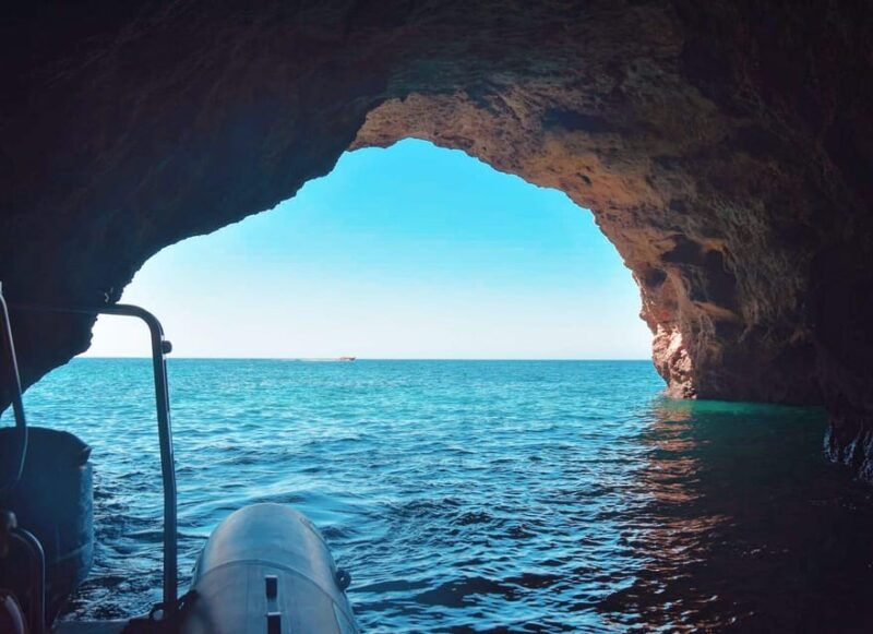 lagos-benagil-cave-sunrise-boat-tour
