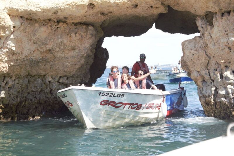 lagos-boat-tour-ponta-da-piedade-with-local-guides