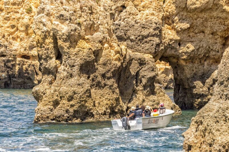 lagos-ponta-da-piedade-coastline-boat-cruise