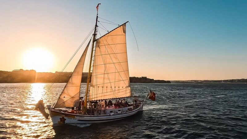 lagos-sunset-sail-aboard-a-traditional-boat-with-prosecco