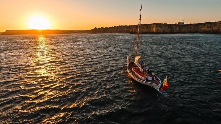lagos-sunset-sail-aboard-a-traditional-boat-with-prosecco