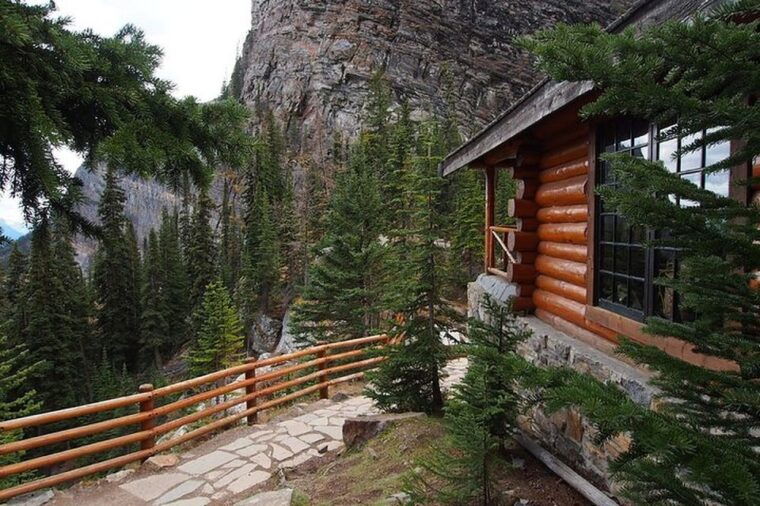 lake-agnes-tea-house-trail-nature-tour-with-audio-guide