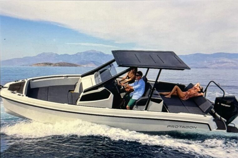 lake-como-1-hour-private-boat-tour-with-driver