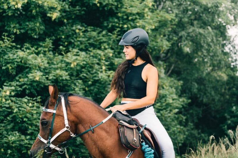 lake-como-horseback-riding-tour-to-an-ancient-village