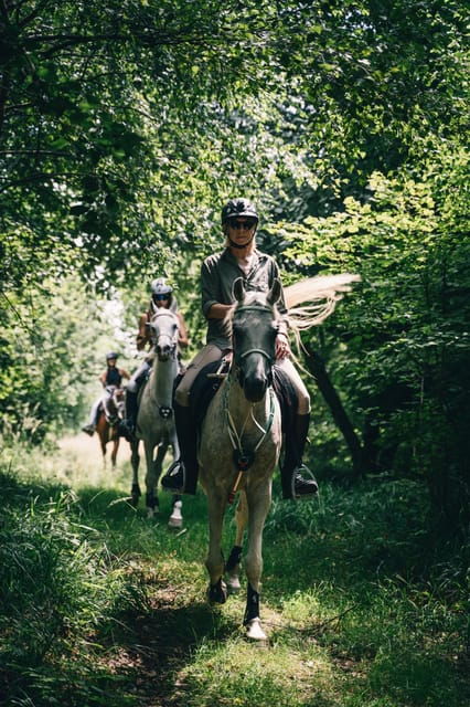 lake-como-horseback-riding-tour-to-an-ancient-village