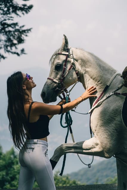 lake-como-horseback-riding-tour-to-an-ancient-village