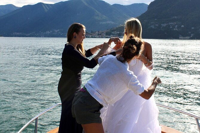 lake-como-model-for-a-day-on-a-boat-private-photoshooting