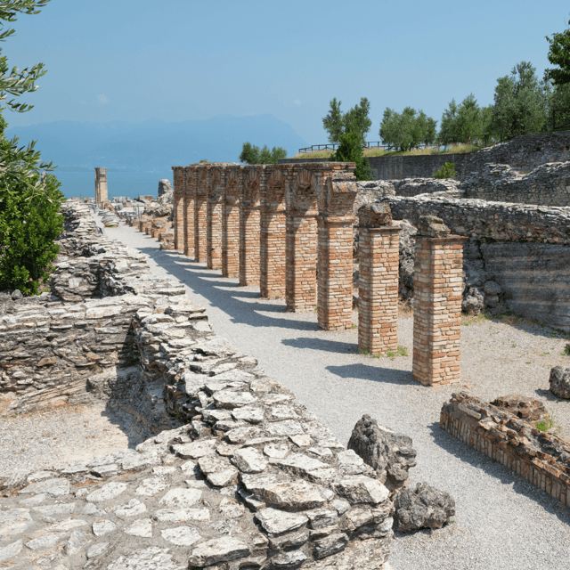 lake-garda-between-desenzano-del-garda-and-sirmione