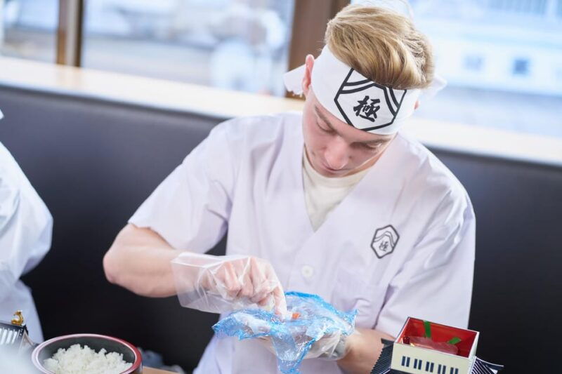 lake-kawaguchi-sushi-making-experience-with-mt-fuji-view
