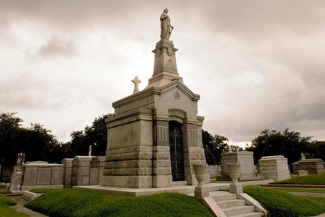 lake-lawn-metairie-cemetery-walking-tour