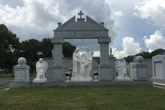 lake-lawn-metairie-cemetery-walking-tour