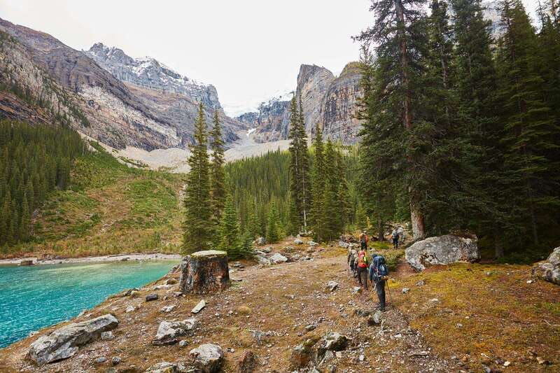 lake-louise-moraine-louise-lake-half-day-highlights-tour