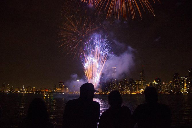 lake-michigan-fireworks-cruise-in-chicago