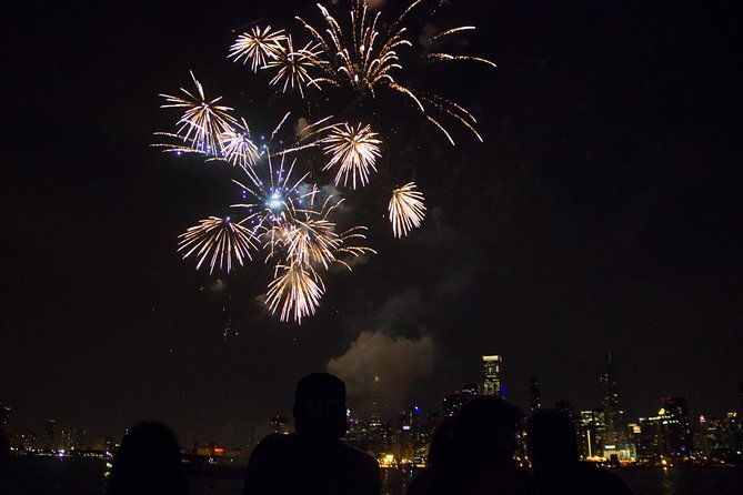 lake-michigan-fireworks-cruise-in-chicago