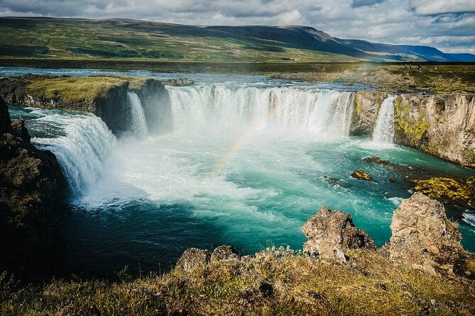 lake-myvatn-godafoss-and-dettifoss-waterfalls-tour-in-iceland