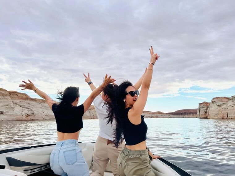 lake-powell-antelope-canyon-2-hour-photo-boat-tour