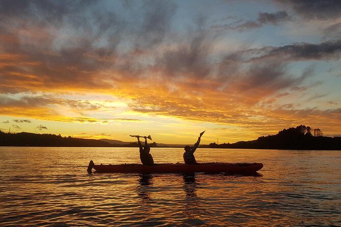Lake Rotoiti Evening Kayak Tour including Hot Springs, Glowworm Caves and BBQ Dinner - Detailed Breakdown of the Itinerary