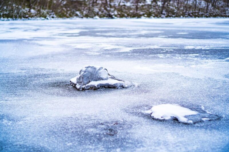 lake-tachibana-snowshoe-to-a-frozen-lake