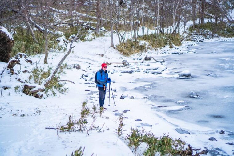 lake-tachibana-snowshoe-to-a-frozen-lake