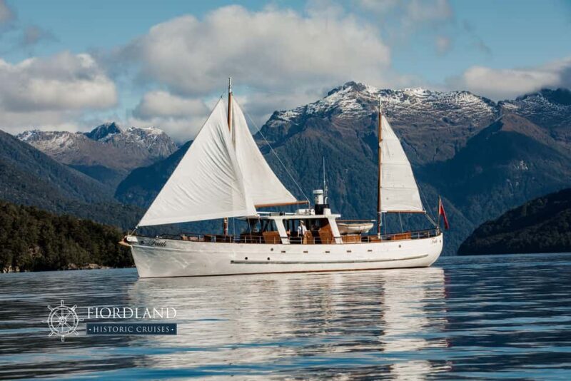 Lake Te Anau: 3-Hour Boat Cruise with Guided Walk - Key Points