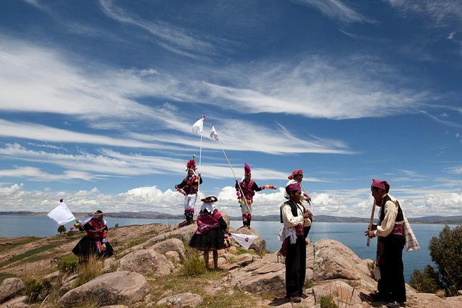 lake-titicaca-day-trip-uros-taquile-islands