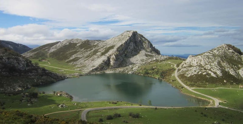 Lakes of Covadonga and Sanctuary of Covadonga: Guided and interpreted tour - The Experience: What Youll Love