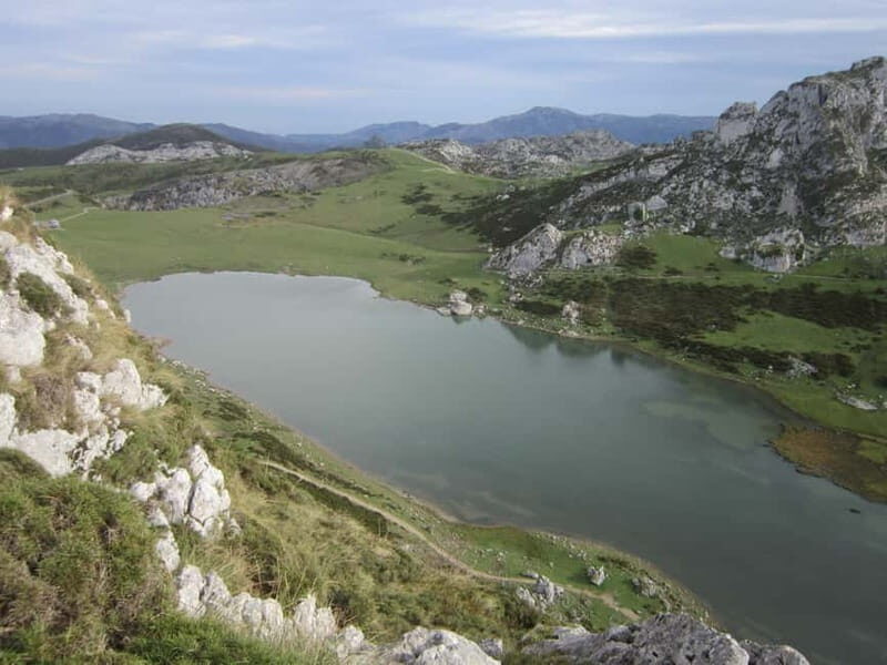 Lakes of Covadonga and Sanctuary of Covadonga: Guided and interpreted tour - Who Is This Tour Perfect For?