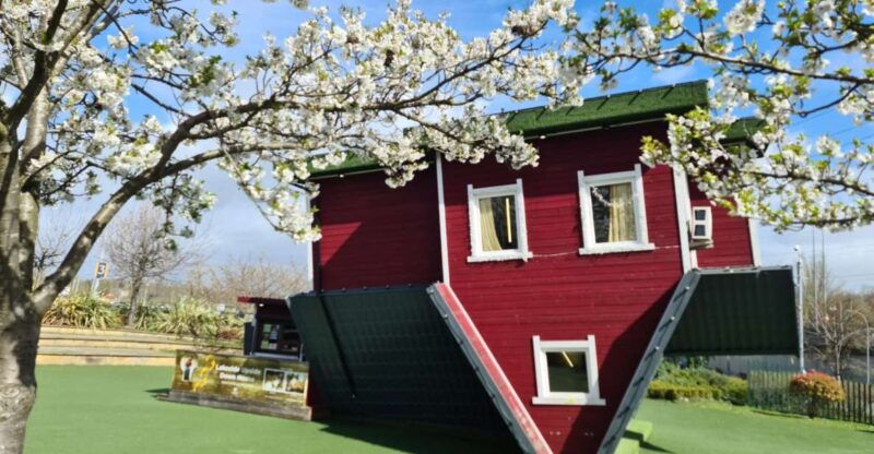 lakeside-upside-down-house-entry-ticket