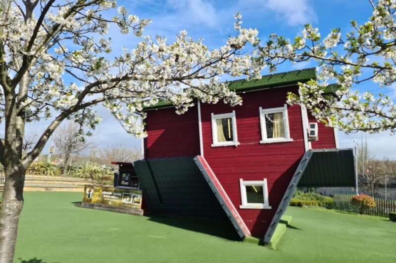 lakeside-upside-down-house-entry-ticket