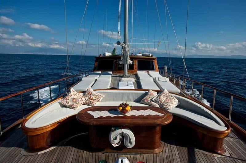 Lampedusa: Elegant Day Boat Tour with Lunch on board - A Thorough Look at the Experience
