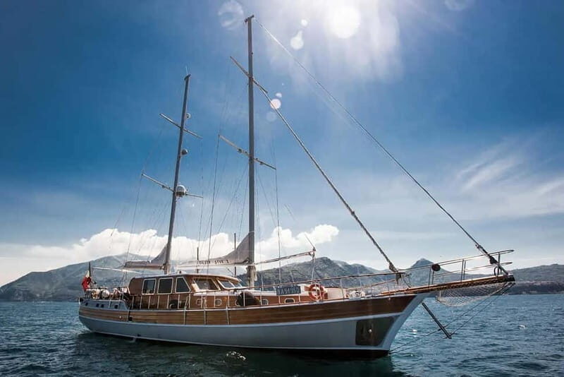 Lampedusa: Elegant Day Boat Tour with Lunch on board - What Travelers Are Saying