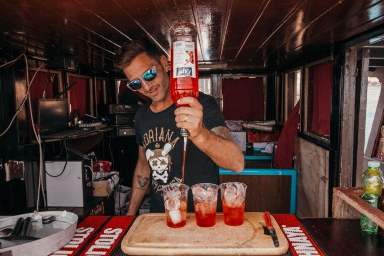 lampedusa-pirate-ship-boat-tour-with-lunch-and-music