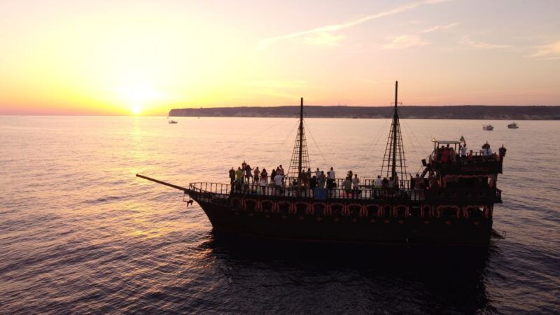 lampedusa-sunset-dolphin-sighting-on-a-pirate-ship