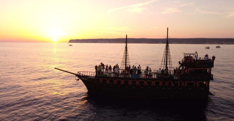 lampedusa-sunset-dolphin-sighting-on-a-pirate-ship