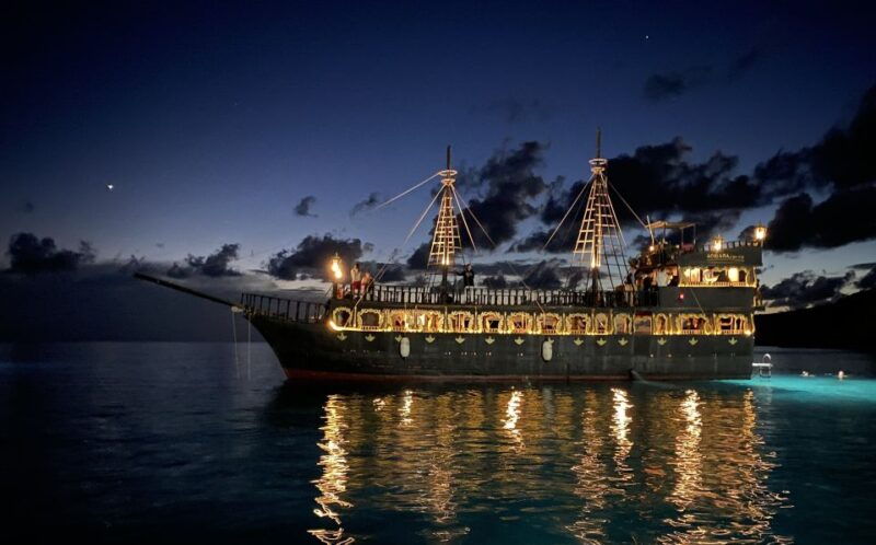 lampedusa-sunset-dolphin-sighting-on-a-pirate-ship